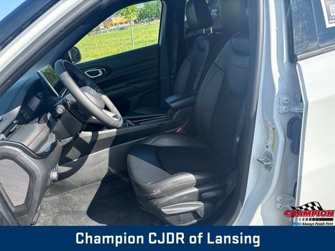 Used 2025 Jeep Compass Trailhawk AWD/4WD image 13