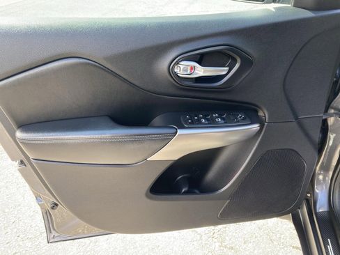 Used 2020 Jeep Cherokee Latitude Plus w/ Cold Weather Group image 28