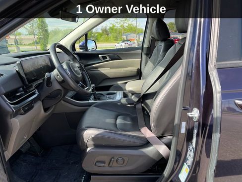 Used 2025 Kia Carnival FWD image 12