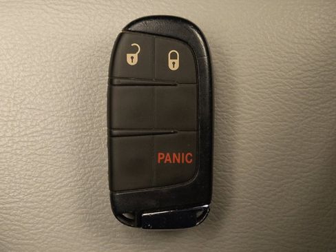 Used 2022 Jeep Compass Latitude FWD image 32