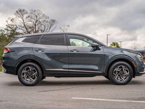 Used 2025 Kia Sportage LX image 8