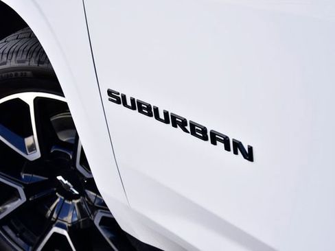 Used 2021 Chevrolet Suburban RST w/ Luxury Package image 40