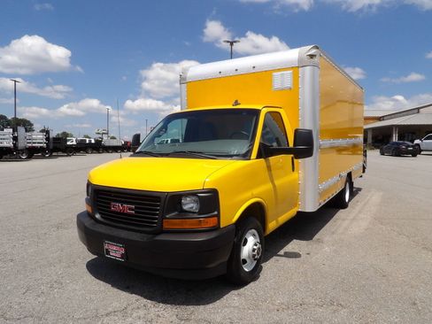Used 2017 GMC Savana 3500 Extended RWD image 49