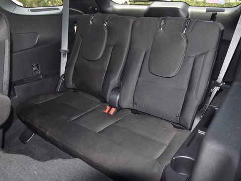 Used 2020 Ford Explorer XLT w/ Comfort Package AWD/4WD image 12