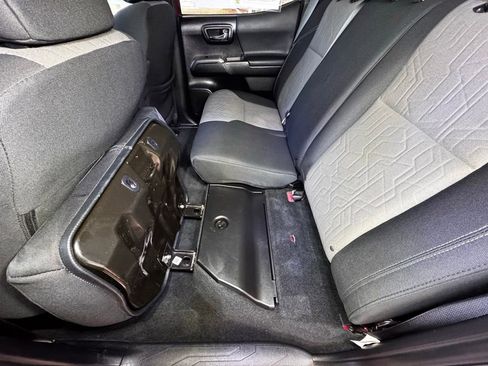 Used 2020 Toyota Tacoma TRD Off-Road w/ Technology Package AWD/4WD image 45