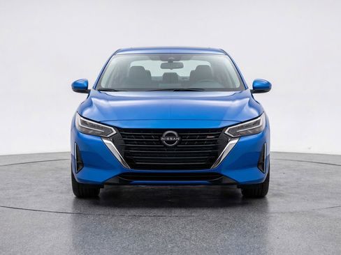 Used 2025 Nissan Sentra SV image 2