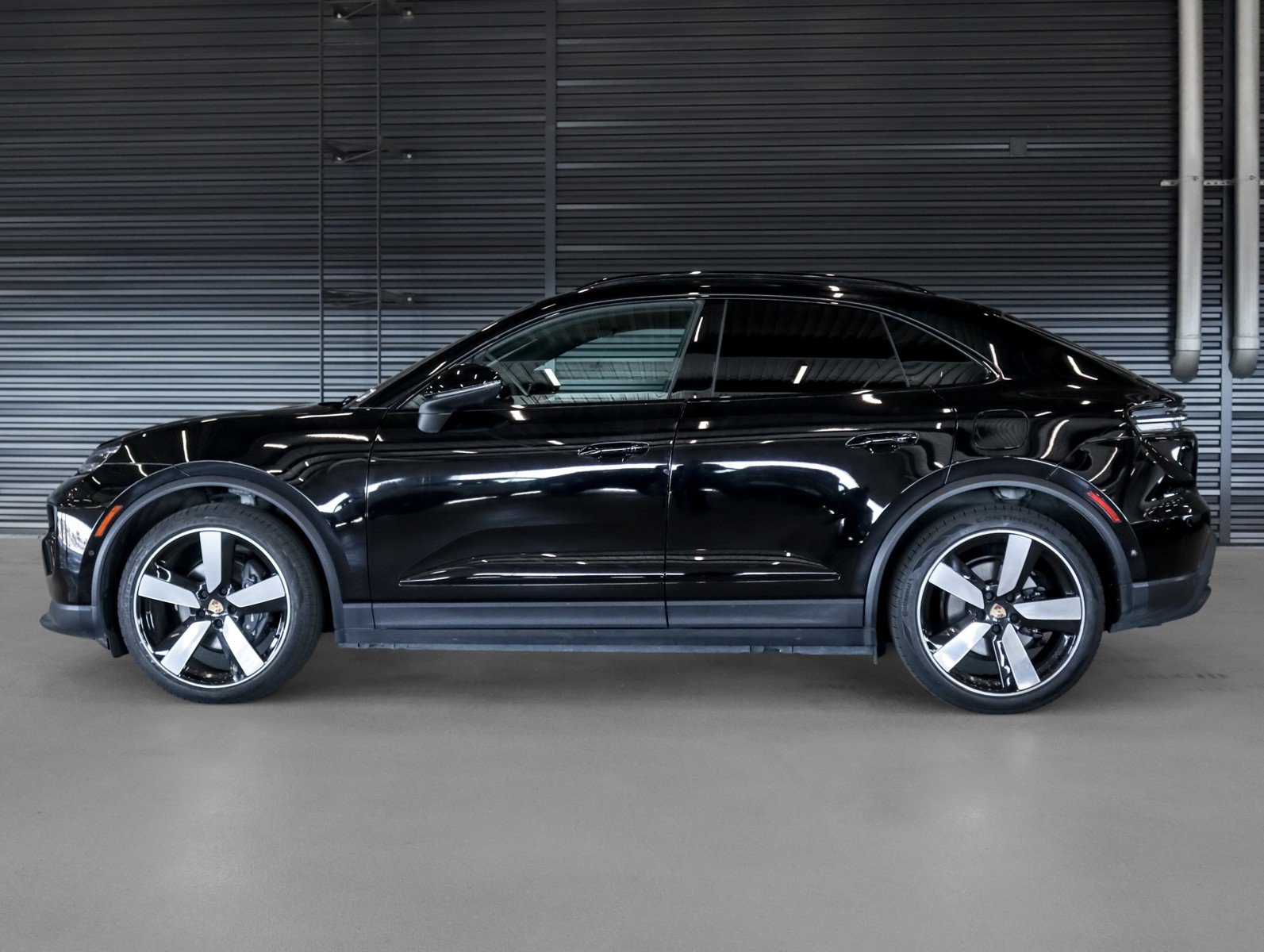Certified 2024 Porsche Macan 4 Electric AWD/4WD image 2
