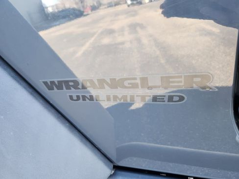 Used 2016 Jeep Wrangler Unlimited Rubicon w/ Connectivity Group image 11