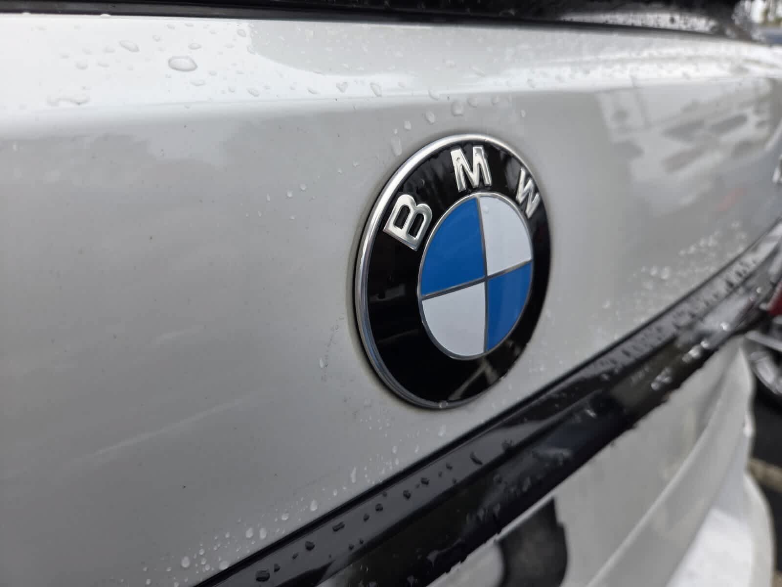 Used 2024 BMW X7 xDrive40i w/ M Sport Package AWD/4WD image 4