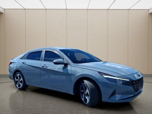 Used 2023 Hyundai Elantra SEL w/ Convenience Package FWD image 5