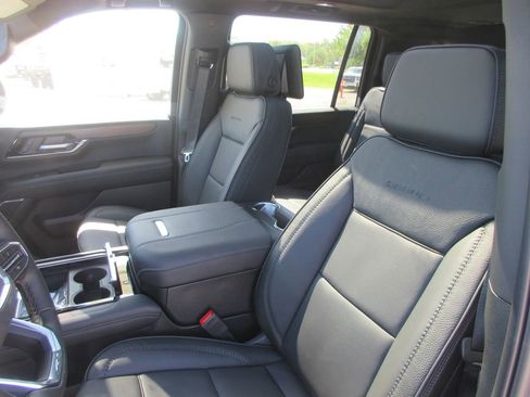 New 2026 GMC Yukon XL Denali image 11