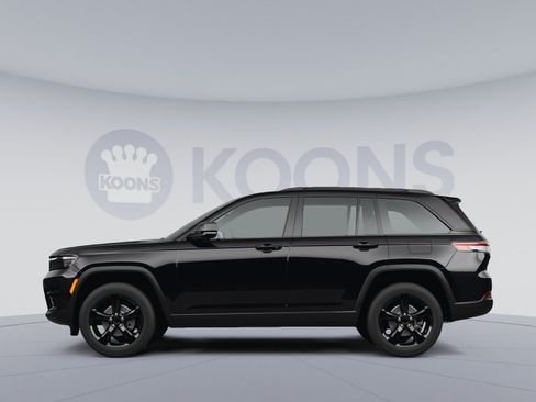 Used 2023 Jeep Grand Cherokee Altitude AWD/4WD image 2
