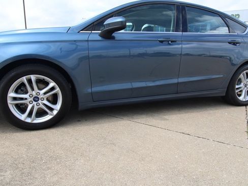 Used 2018 Ford Fusion SE w/ Fusion SE Technology Package FWD image 10