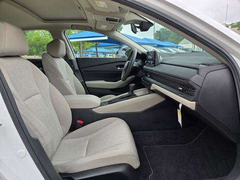 Certified 2025 Honda Accord SE image 27