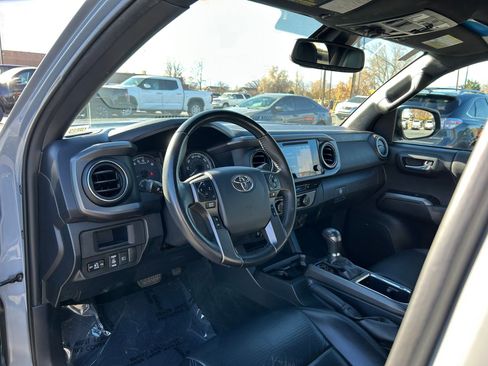 Certified 2019 Toyota Tacoma TRD Off-Road image 10