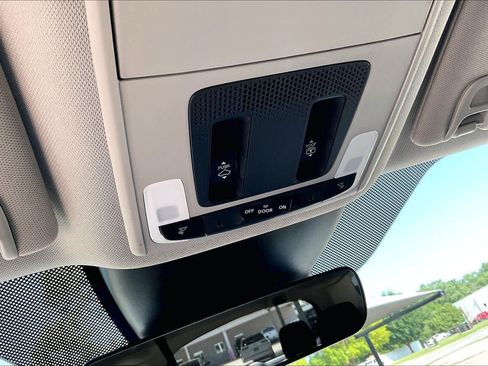 Used 2025 Honda Pilot Elite image 32