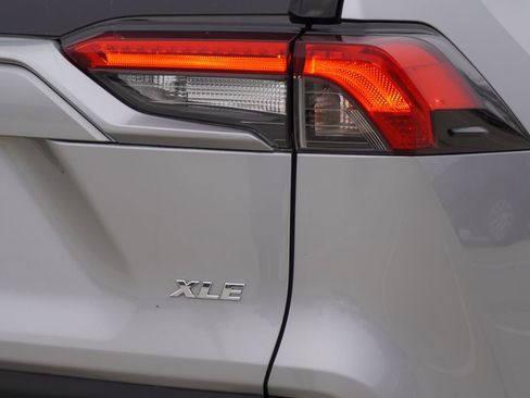 Used 2021 Toyota RAV4 XLE image 10