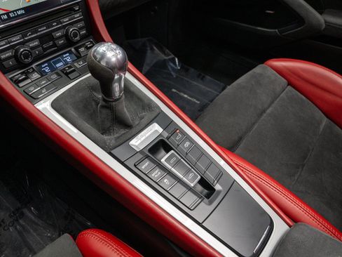 Used 2016 Porsche Boxster Spyder RWD image 32