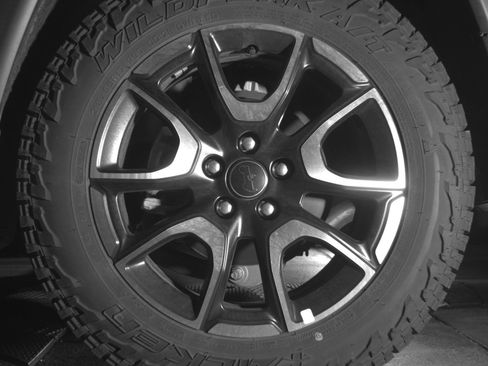 Used 2025 Jeep Compass Trailhawk AWD/4WD image 14