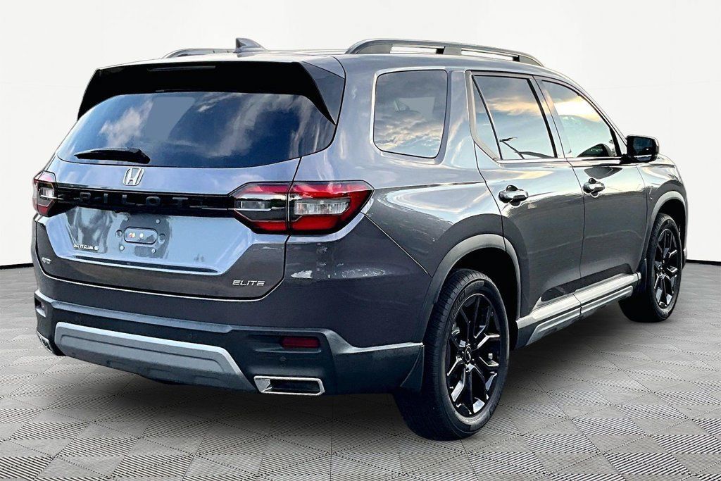 Used 2025 Honda Pilot Elite image 6