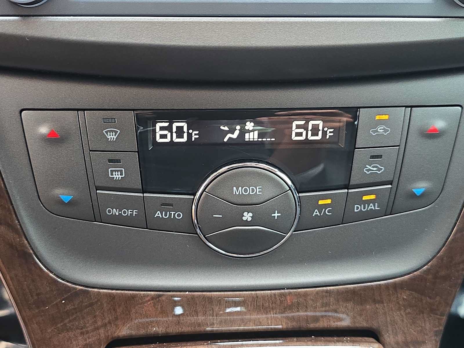 Used 2014 Nissan Sentra SL w/ Premium Package FWD image 21