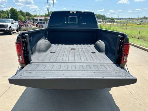 Used 2025 RAM 2500 Laramie AWD/4WD image 25