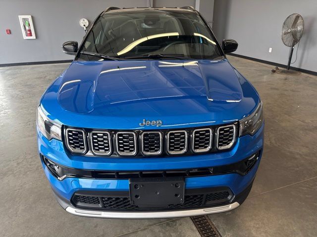 Used 2025 Jeep Compass Limited AWD/4WD image 2