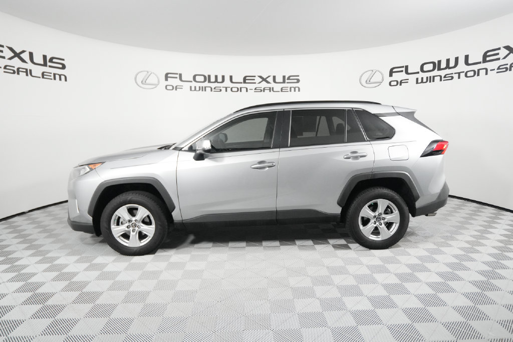 Used 2019 Toyota RAV4 XLE AWD/4WD image 4