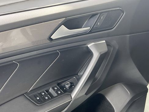 Used 2023 Volkswagen Tiguan SE image 17