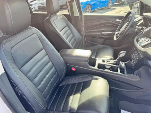 Used 2019 Ford Escape Titanium image 22