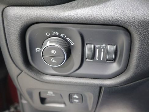 Used 2025 RAM 1500 Laramie w/ Sport Appearance Package AWD/4WD image 31