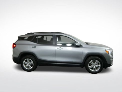 Used 2023 GMC Terrain SLE w/ Driver Convenience Package FWD image 2