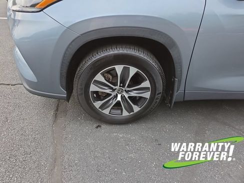 Used 2021 Toyota Highlander XLE AWD/4WD image 19