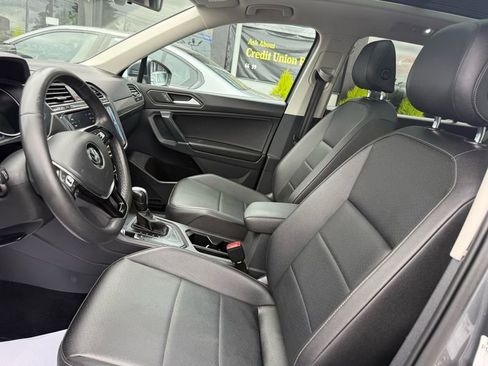 Used 2020 Volkswagen Tiguan SE image 11