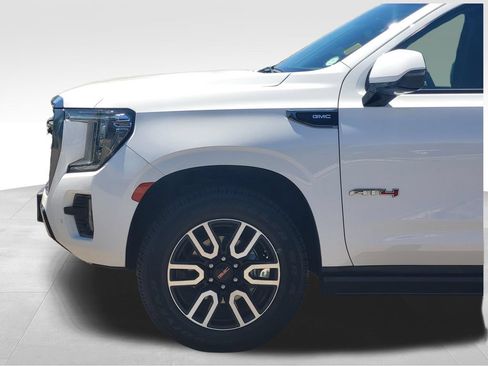 Used 2022 GMC Yukon XL AT4 AWD/4WD image 11