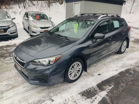 Used 2017 Subaru Impreza 2.0i Premium image 2