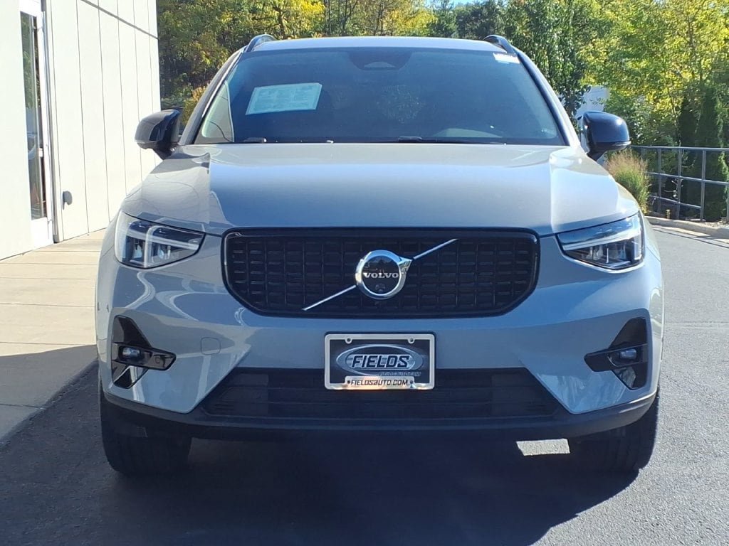 Certified 2024 Volvo XC40 B5 Plus w/ Protection Package Premier AWD/4WD image 2