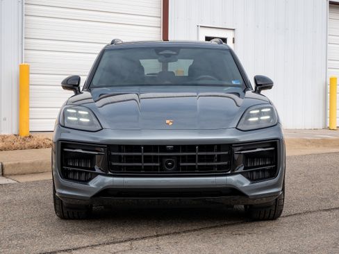 New 2026 Porsche Cayenne GTS image 10