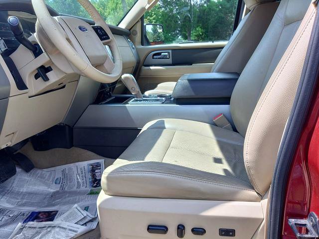 Used 2014 Ford Expedition XLT w/ Equipment Group 202A AWD/4WD image 12
