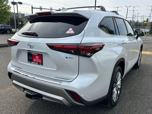 New 2026 Toyota Highlander Platinum AWD/4WD image 5