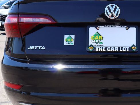 Used 2021 Volkswagen Jetta SE FWD image 19