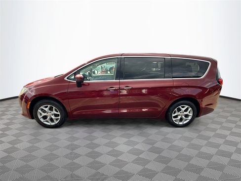 Used 2017 Chrysler Pacifica Touring Plus w/ Tire & Wheel Group image 9