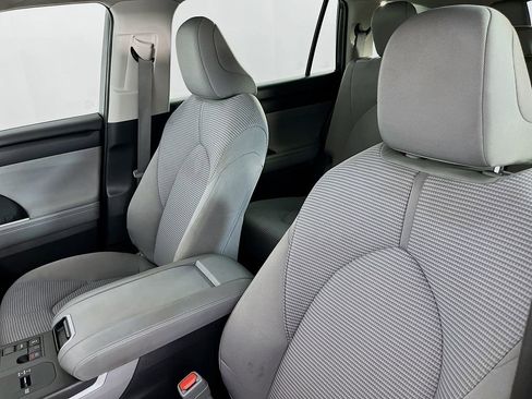 Used 2023 Toyota Highlander LE FWD image 25