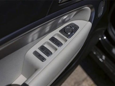 Used 2025 Genesis G70 3.3T Advanced image 27