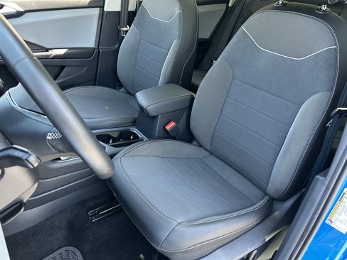 Used 2023 Volkswagen Taos SE w/ Panoramic Sunroof Package FWD image 18