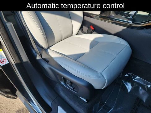 Used 2025 Land Rover Range Rover Velar Dynamic SE AWD/4WD image 23