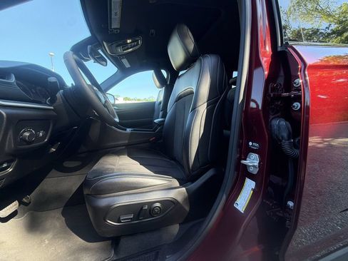 Used 2024 Jeep Grand Cherokee Altitude AWD/4WD image 19