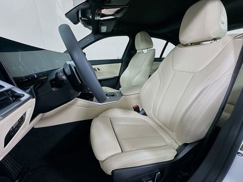 Used 2025 BMW 330i Sedan w/ Convenience Package image 21