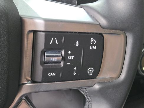 Used 2026 Land Rover Discovery Limited Edition AWD/4WD image 25