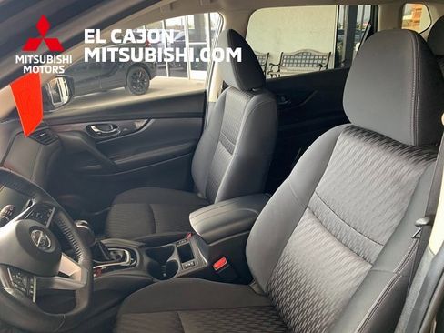 Used 2020 Nissan Rogue SV image 12